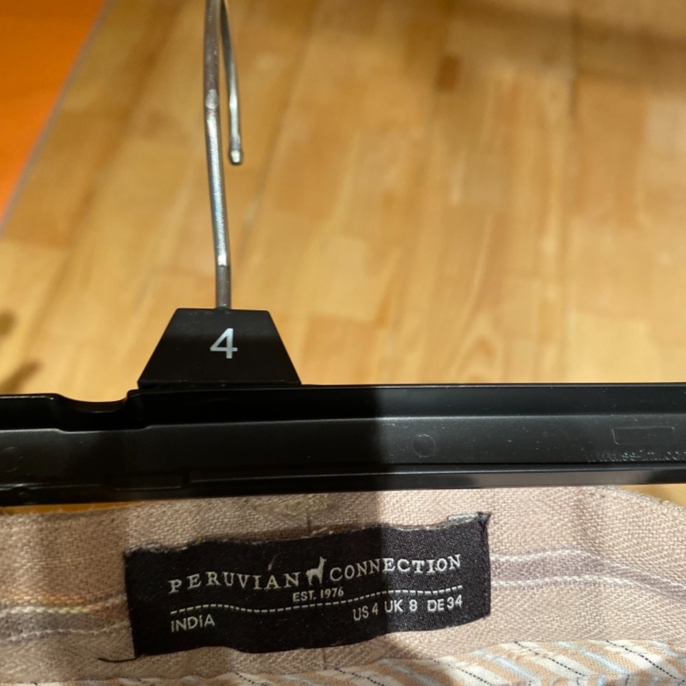 Linen shorts in cream with gray stripes - Picture 6 of 7